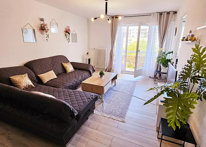 Logement Dans Residence - A 10 Km Du Centre Ville Et A 5 Minute Du Parlement Europeen Avec Parking Gratuit